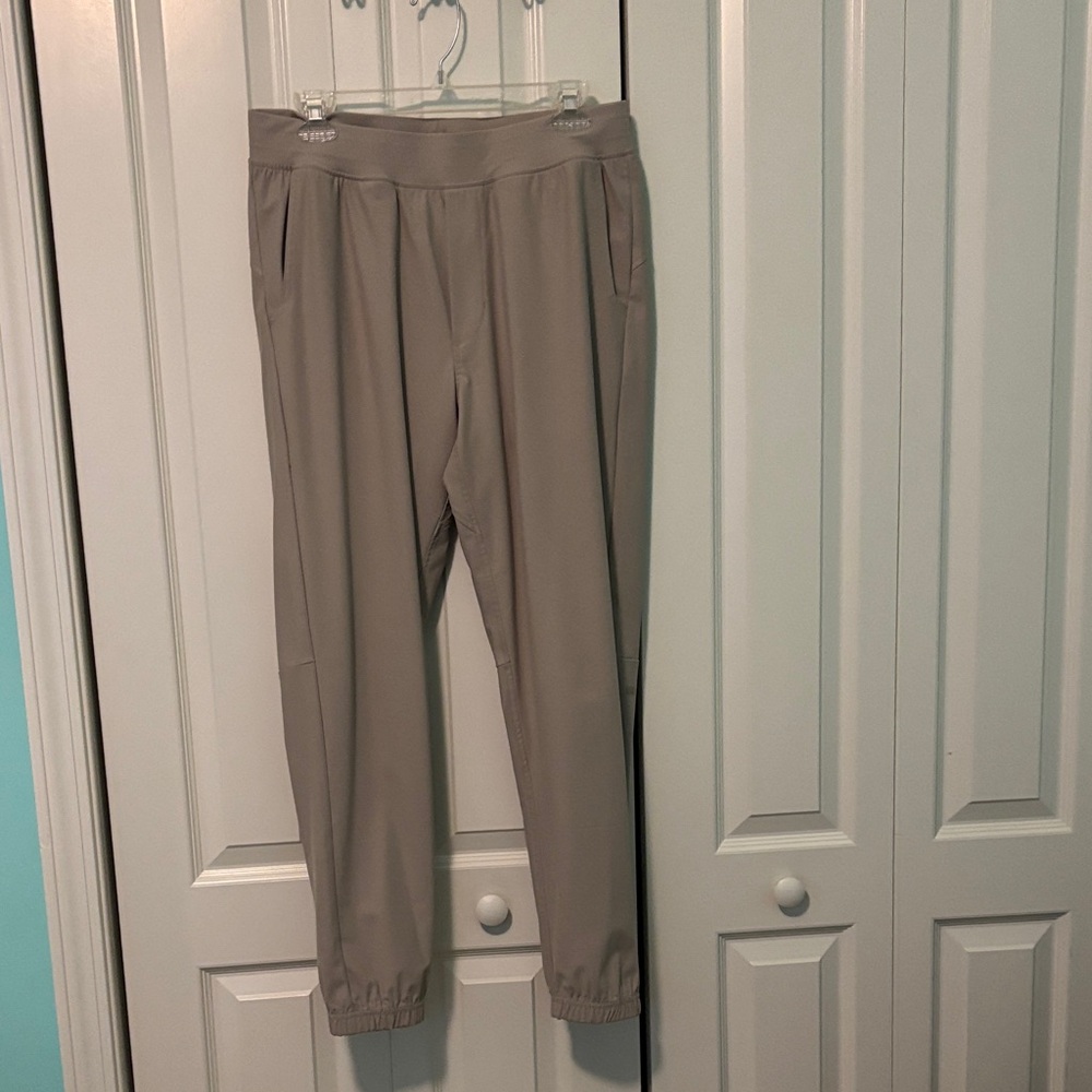 Stylish Men’s Cory Vines Taupe Pants Size Medium Inseam 28” with Pockets